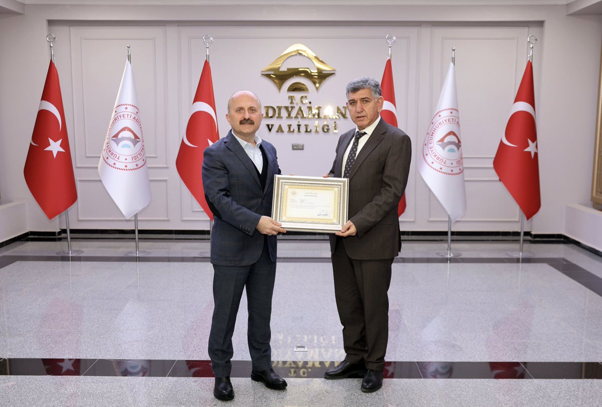 Nurettin KIYAS (@kiyasnurettin) on Twitter photo 5 yıldan beri yürüttüğüm Adıyaman İl Tarım Orman Müdürlüğü görevimin sona ermesi nedeniyle çalışmalarımızı takdir eden ve göreve geldiğinden beri her türlü tarımsal projelerimize bizzat katılan ve destek veren Valimiz sayın <a href="/DrOsmanVarol/">Dr Osman Varol</a> a şükranlarımızı sunuyorum <a href="/adiyamangovtr/">Adıyaman Valiliği</a> 5 yıldan beri yürüttüğüm Adıyaman İl Tarım Orman Müdürlüğü görevimin sona ermesi nedeniyle çalışmalarımızı takdir eden ve göreve geldiğinden beri her türlü tarımsal projelerimize bizzat katılan ve destek veren Valimiz sayın <a href="/DrOsmanVarol/">Dr Osman Varol</a> a şükranlarımızı sunuyorum <a href="/adiyamangovtr/">Adıyaman Valiliği</a>
