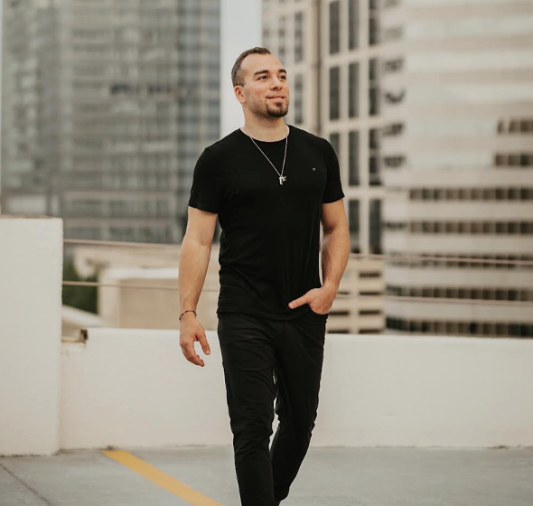 "MH-MA welcomed me with open arms. The sense of community and having friends in every corner of the world has been the most impactful." -Karim Majed, realtor and alumnus from Lebanon. Visit with us! 
hubs.ly/Q033ZzSp0