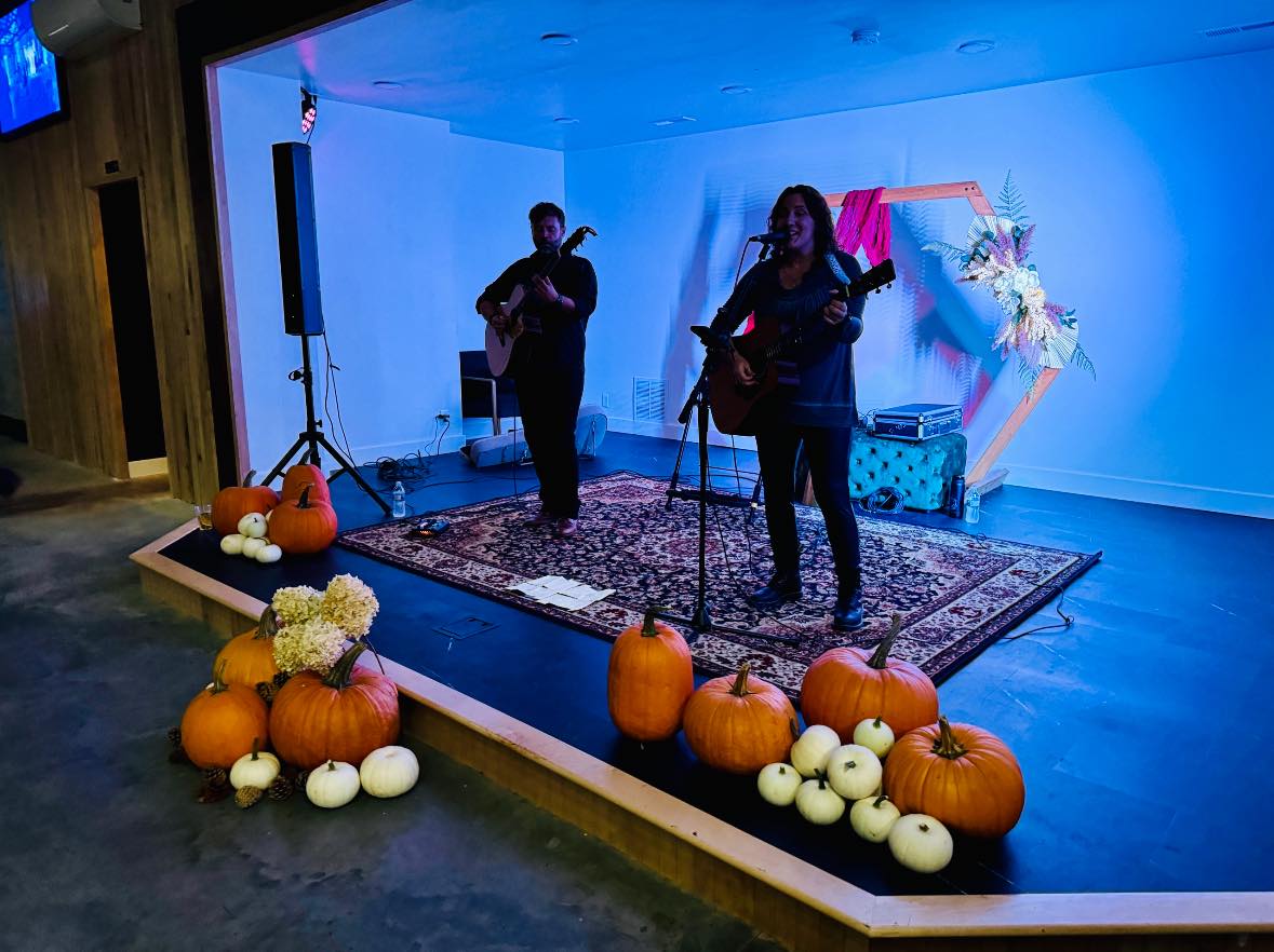 CH_Winery's tweet photo. Join Sunny Taylor and Allen Smith tonight for some live indoor music from 6-9 pm! 🎶🥁Reservations are free and you can book yours here: https://t.co/jGyGNipM1y
Plus, it's the LAST weekend for our @backroadsdistilling cocktail flight!
#PopRockMusic #LiveMusic #Winery #WhoaMan https://t.co/TTvb7DZj7Y