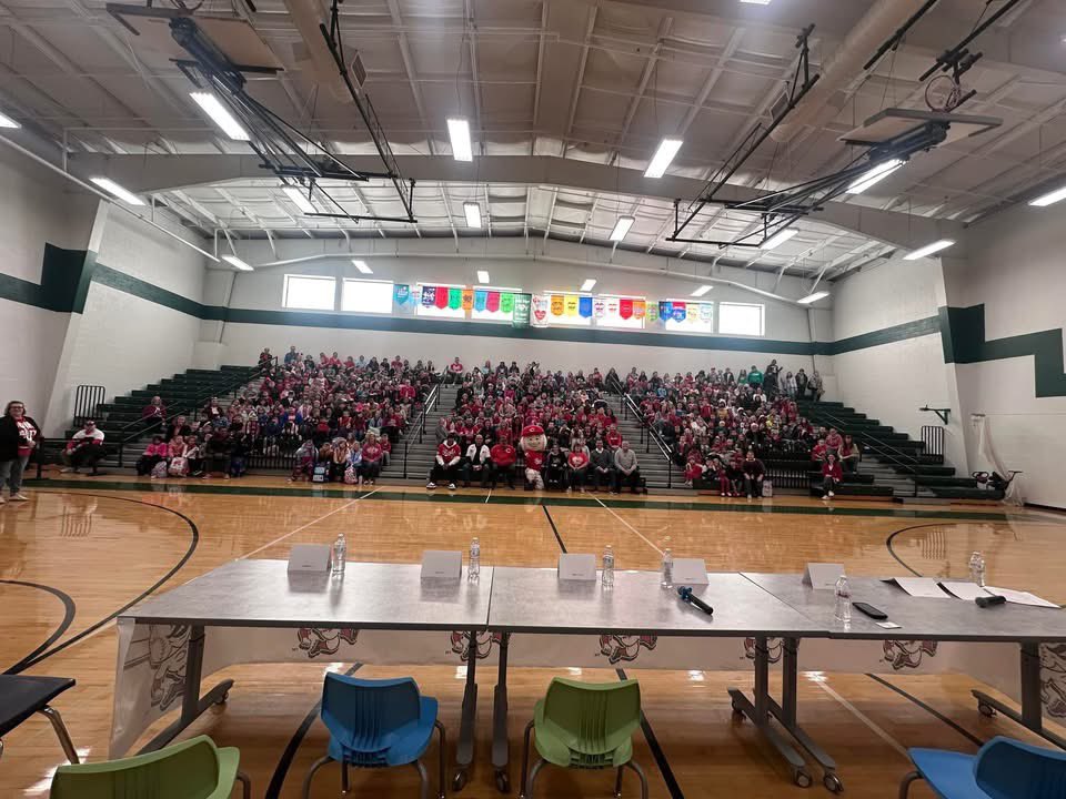 FCSmarkkopp's tweet image. We cannot thank the Cincinnati  @Reds enough for bringing the #RedsCaravan to @Bridgeport_KY today. The kids loved it! Thanks again and good luck this season! #OneTeamFCS