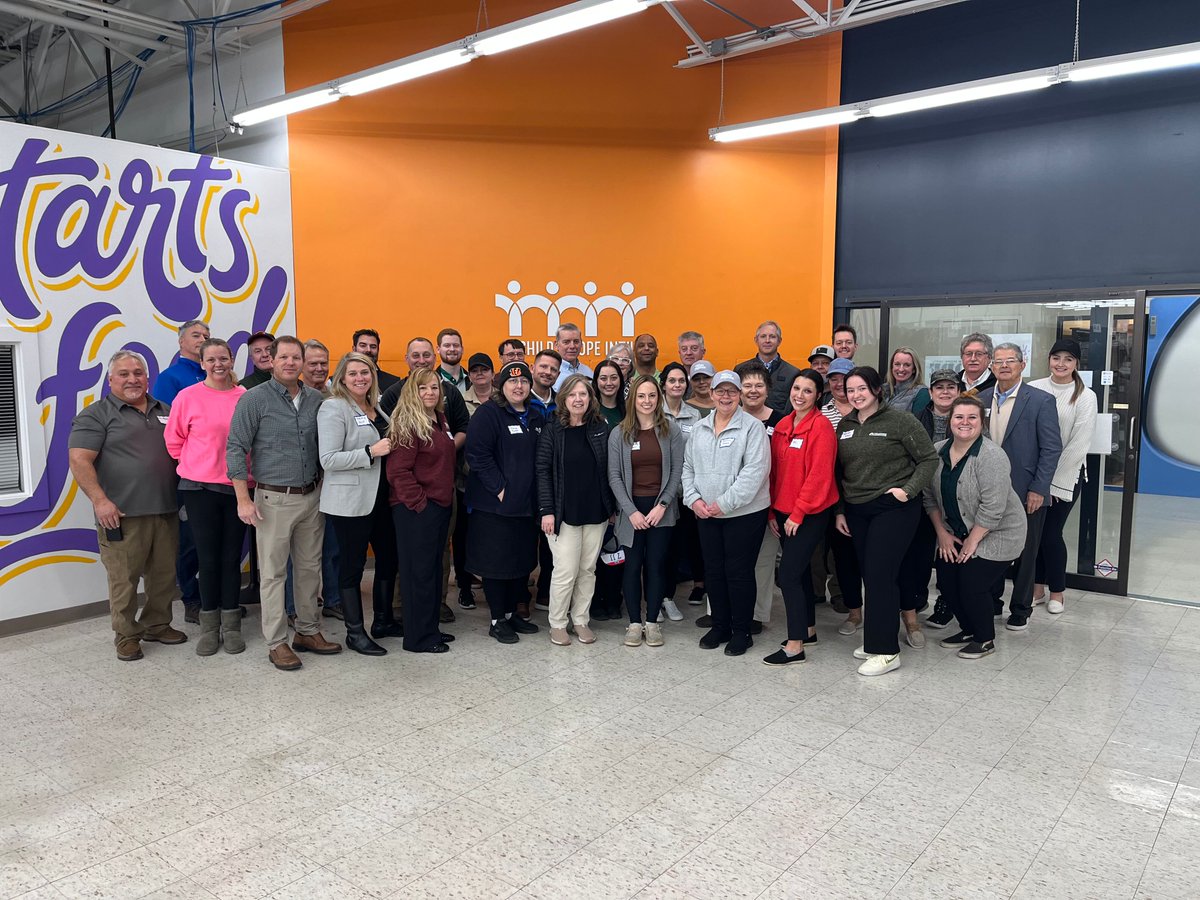 jrjnet's tweet photo. Yesterday, 40+ volunteers honored team member Rick’s recent retirement at our J Do Days event with @AChildsHopeInt:

Together, we packed 40 boxes (8,640 meals) for local &amp; global distribution and assembled 200 Hope Packs for local students.

Thank you to all who participated! https://t.co/Tdnbwj0fHg
