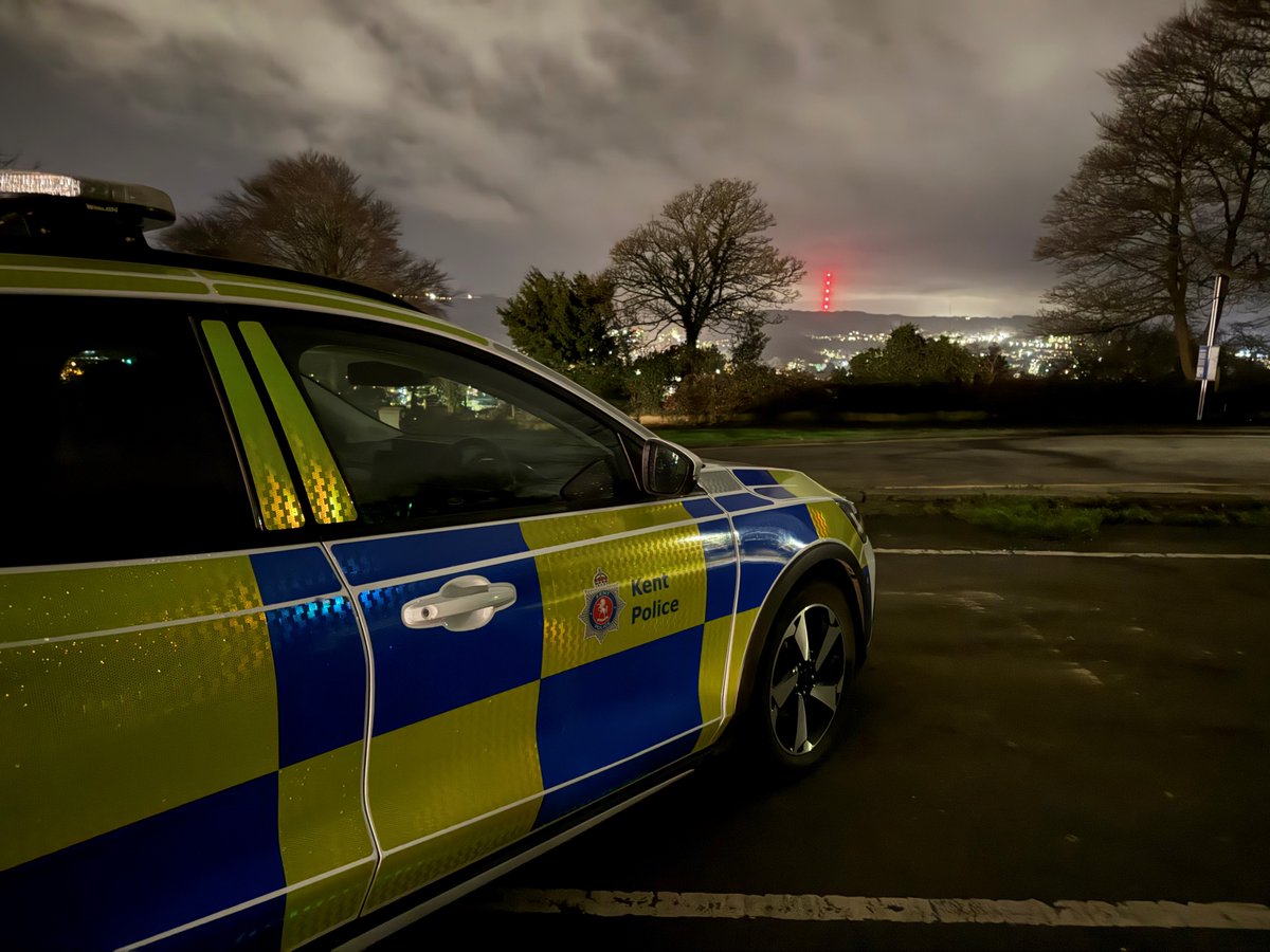 KentPoliceDover's tweet photo. This evening Officers from the #Dover #CommunitySafetyUnit have been out on high-visibility patrols in the towns of Dover, Deal, and Sandwich, working to keep your community safe and secure. #CommunitySafety #VisiblePolicing *DJA https://t.co/ySLtFkLs8O