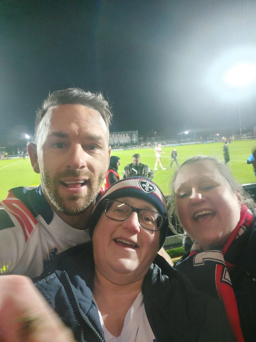 Thanks for being our legend Galey <a href="/snozzer_gale/">Luke Gale</a> . The Budgies never die.. love you 😘❤️🤍💙🤣🏉🏆