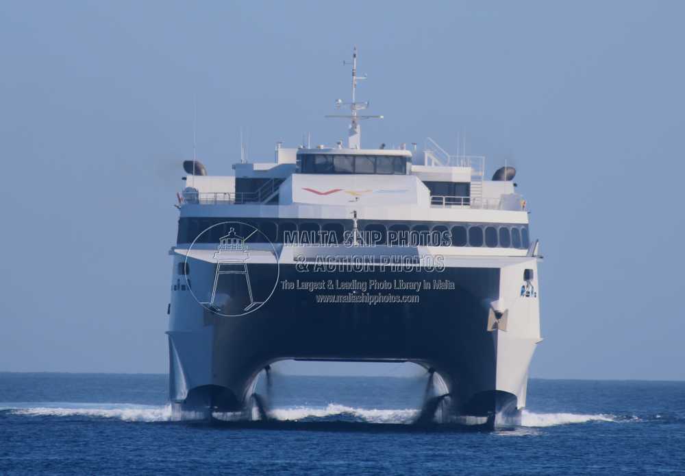 Shipguru's tweet photo. #VirtuFerries #Austalbuilt #highspeedcraft (#HSC) #JEAN_DE_LA_VALETTE #approaching #grandharbourmalta - 22.01.2025 - https://t.co/nfgboxcB5B - NO PHOTOS can be used or manipulated without our permission @austal @Virtuferries @worldshipsoc @ShippingTV @shippingdata @ShippingMag https://t.co/ySEH0jwjgh