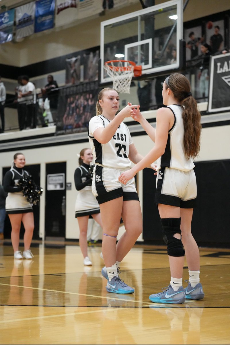 EastHawks2025's tweet image. DOUBLEHEADER @ ❌EST 📍
GIRLS @6
BOYS @7:30
VS ❌EST 🤮🗑️
THEME: BLACKOUT ⚫️
BIGGEST GAME OF THE YEAR. BE THERE ‼️