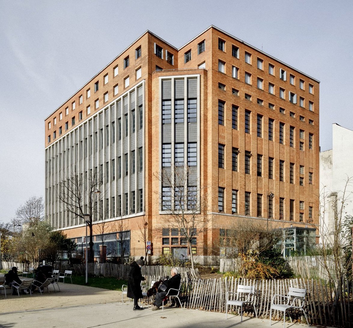 RemiFeraud's tweet photo. Transformer un bâtiment existant pour créer des logements et accueillir de nouveaux habitants à Paris, c’est possible ! 
Très heureux de voir l’immeuble de la Poste Magenta au cœur du 10e si bien rénové et de participer aujourd’hui à son inauguration.
@Poste_Immo @caissedesdepots https://t.co/ADzdwCIaaL