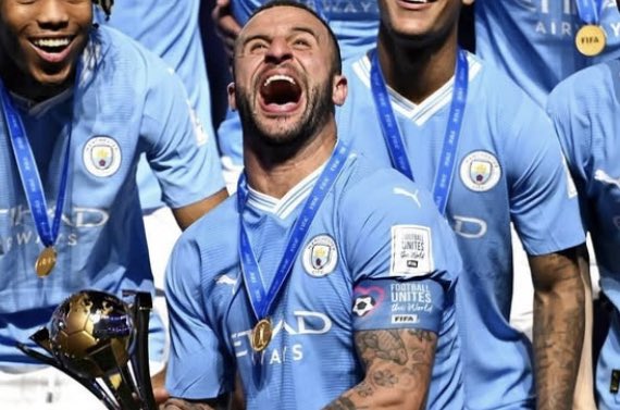 FRBlueMoon's tweet photo. 𝗞𝗬𝗟𝗘 𝗪𝗔𝗟𝗞𝗘𝗥 𝗮̀ 𝗠𝗔𝗡𝗖𝗛𝗘𝗦𝗧𝗘𝗥 𝗖𝗜𝗧𝗬 𝗖’𝗘𝗦𝗧 : 

👕 319 Matches 
🏆 6 Premier League 
🏆 2 FA Cup 
🏆 4 League Cup 
🏆 2 Community Shield 
🏆 1 Ligue des Champions
🏆 1 Super Coupe D’Europe 
🏆 1 Coupe du monde des clubs 

🏵️ 3x Dans le XI Premier League 
🏵️ 1x Dans le XI FIFA 
🏵️ 2x Dans le XI Ligue des Champions 
🏵️ Élu Ballon d’argent au mondial des clubs 

Il a tenu tête aux meilleurs attaquants du monde. Une régularité et un physique hors norme. L’un des meilleurs de l’histoire à son poste. 

💙 @kylewalker2
