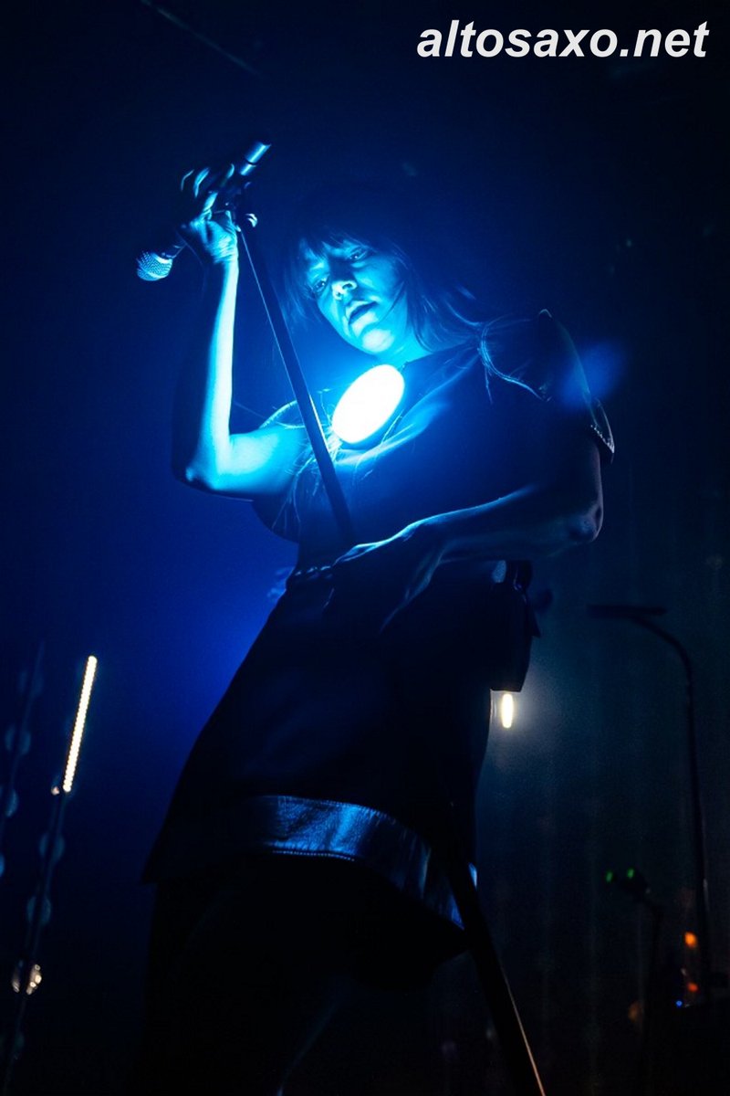 AltosaxoMusic's tweet image. Louve of L’Impératrice performs live at MTELUS in Montreal, Canada on January 21, 2025. #LImperatrice 
ALTOSAXO Music Apparel 
altosaxo.net