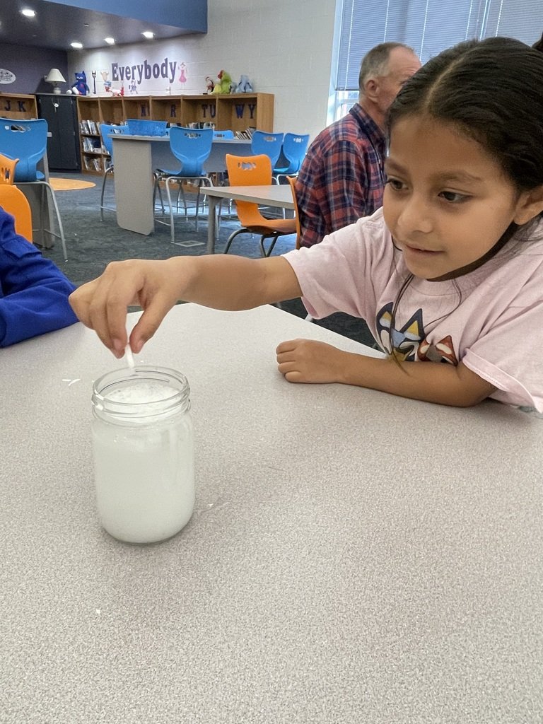 VirginiaCrossEl's tweet photo. 💡Cub Spotlight💡 Media students extended some of their snow fun by making snowball mazes and snowstorms-in-a-jar. We were so glad to end the week in person with our Cubs ☃️ #VCEPride #STEMLearning #CCSLibraryMedia https://t.co/2ii4s0XwOH