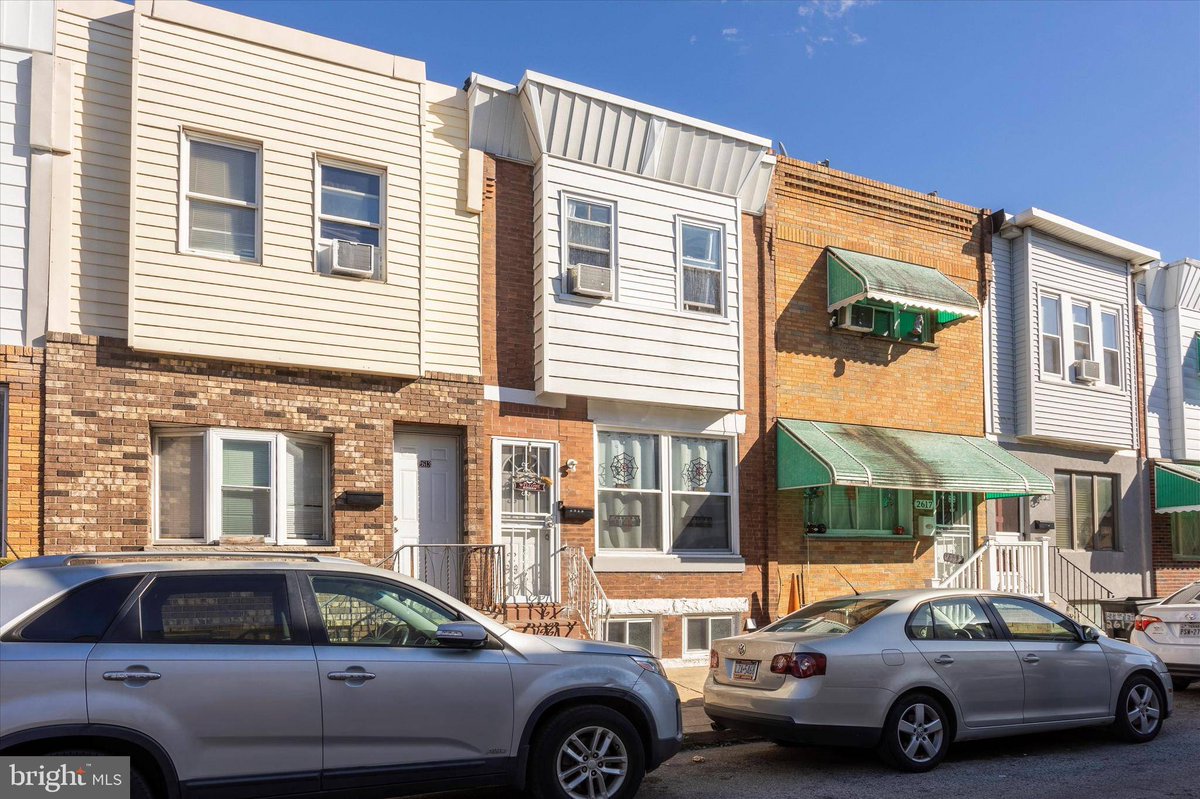 SellWithMikeR's tweet photo. Just reduced to $239,900 and looking for its next happy homeowner! Just a few short blocks to the stadiums! Go Birds!!
2615 S PERCY ST, Philadelphia, PA 19148 
See more here: https://t.co/tYTG4iwFLc https://t.co/4fVlOkhs8F