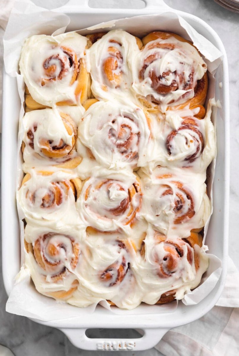 blvdsuck3r's tweet photo. I brought the cinnamon buns!! https://t.co/J0GyRJlB0u