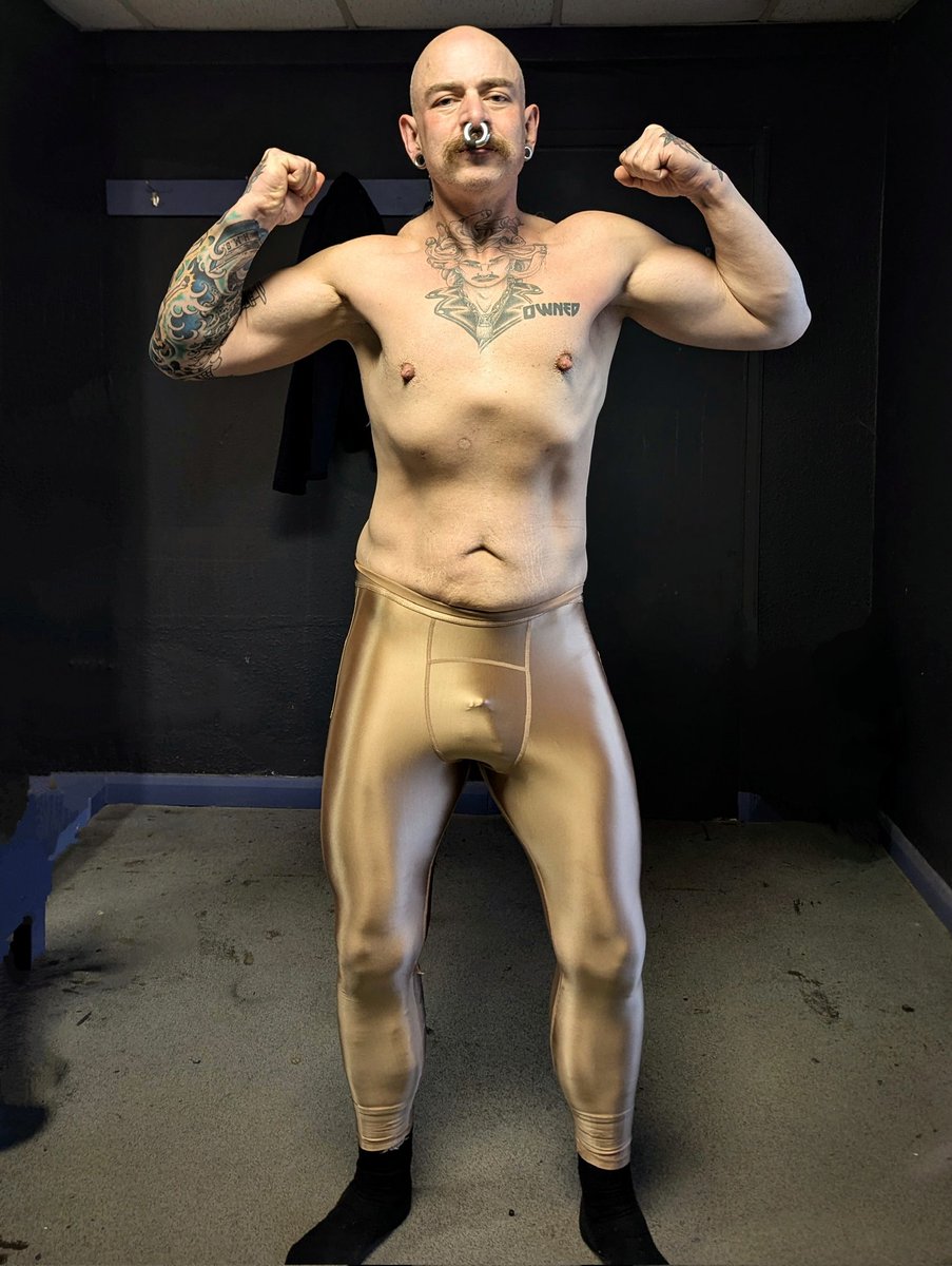 TheFreakCast's tweet photo. Who else loves super-shiny Spandex? https://t.co/UuswZ0DKU6