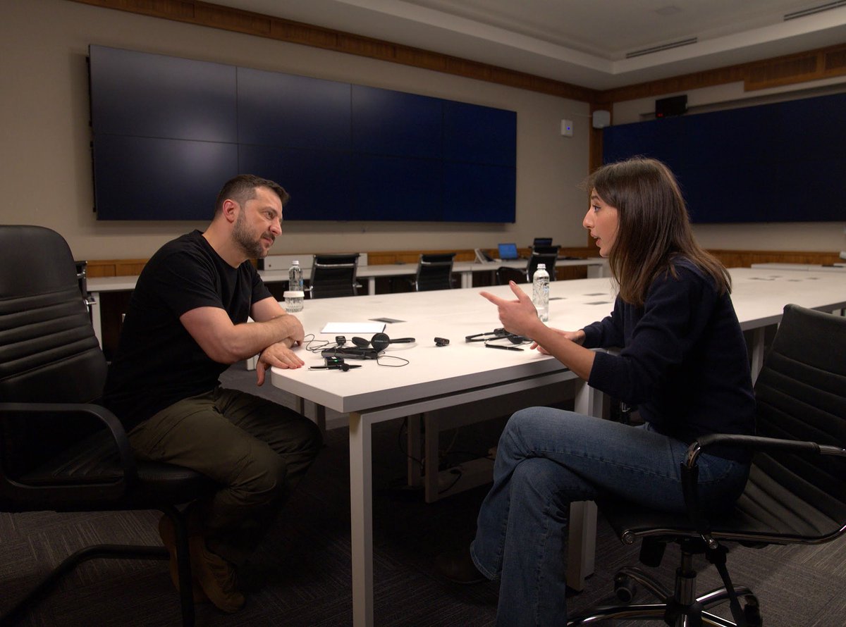 ceciliasala's tweet image. Sono tornata a Kyiv per un faccia a faccia con il presidente ucraino Volodymyr Zelensky, adesso che negli Stati Uniti si è insediato Donald Trump. Abbiamo parlato del piano di pace che avrebbe in mente il nuovo presidente americano, di fascismi, di Charlie Chaplin, di come la…