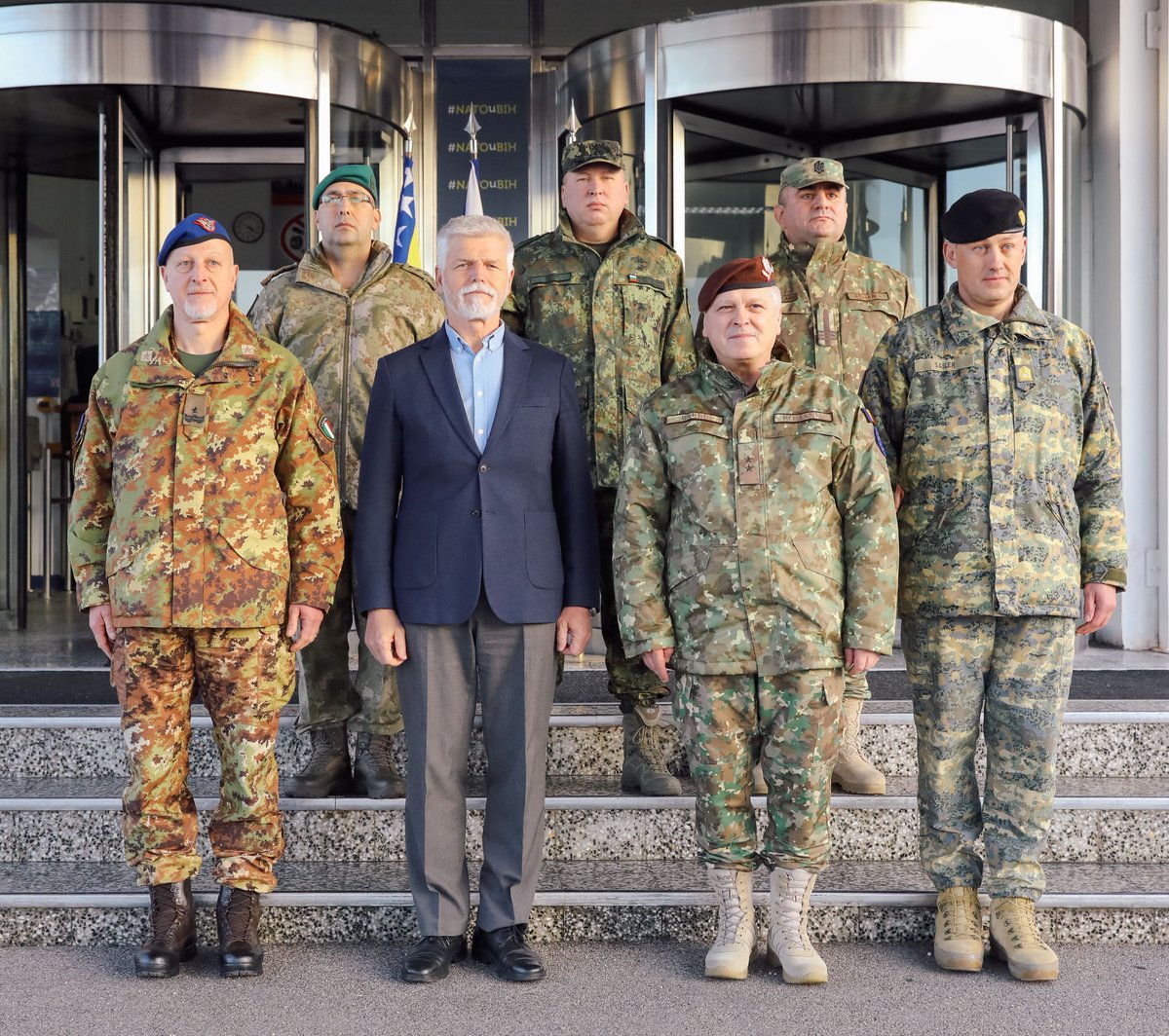 euforbih's tweet photo. On Friday, 24 January, the President of the Czech Republic, @prezidentpavel, paid a visit to #EUFOR at Camp Butmir. During his visit, he met with the EUFOR Commander, Major General Barbu, and the Czech contingent stationed at the camp.
#EUFOR20YEARS #EUFORALTHEA #StrongerTogether https://t.co/nSDxdYgPGh