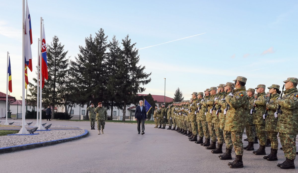 euforbih's tweet photo. On Friday, 24 January, the President of the Czech Republic, @prezidentpavel, paid a visit to #EUFOR at Camp Butmir. During his visit, he met with the EUFOR Commander, Major General Barbu, and the Czech contingent stationed at the camp.
#EUFOR20YEARS #EUFORALTHEA #StrongerTogether https://t.co/nSDxdYgPGh