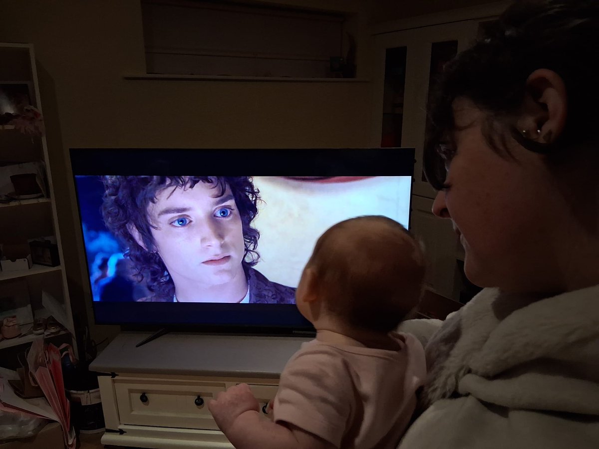Dr. Leeanne Hinch ✨🌼✨ (@spillzhinch) on Twitter photo Baby Fódhla's first time watching The Lord of the Rings today 💕
An offering to Storm Éowyn 🙏 Baby Fódhla's first time watching The Lord of the Rings today 💕
An offering to Storm Éowyn 🙏