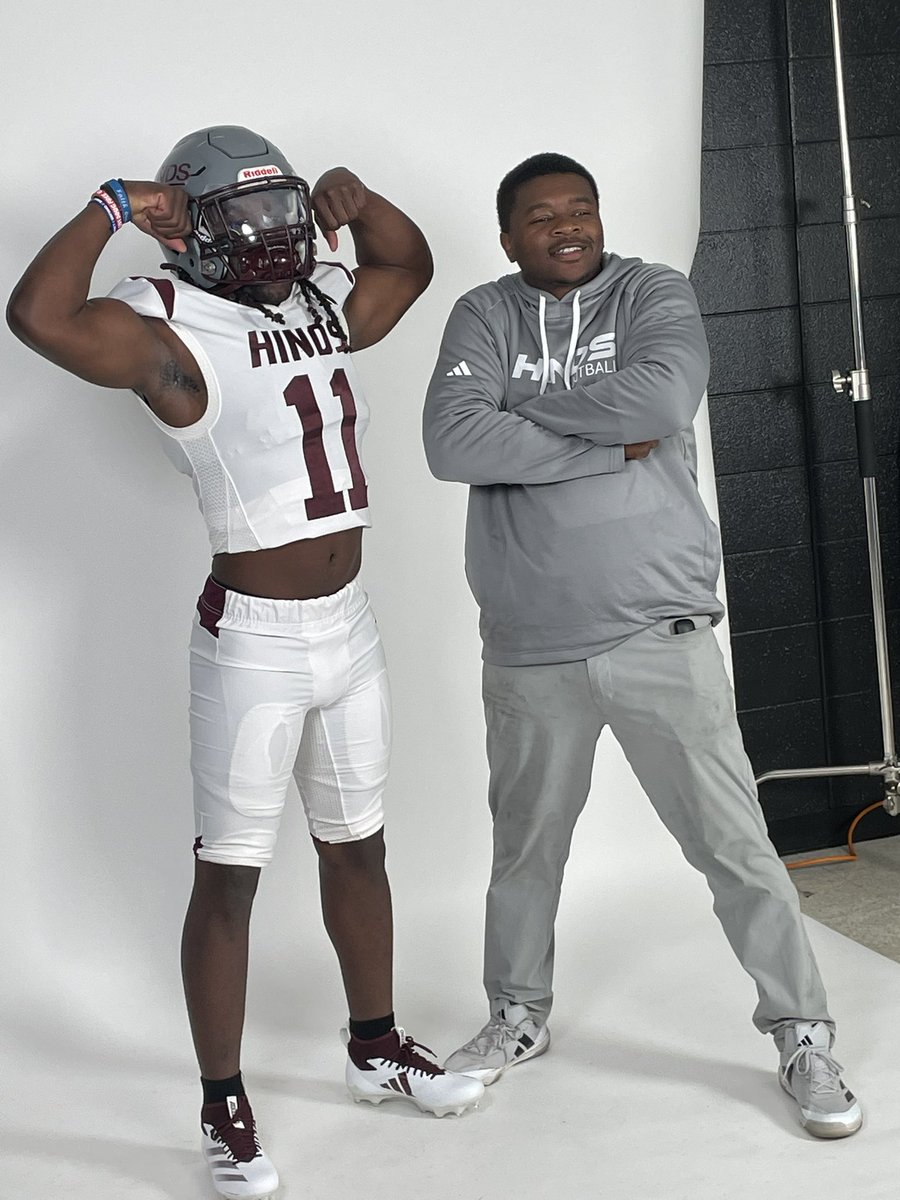 Noah Hatch (@hitstickhatch11) on Twitter photo Had a Awesome visit at <a href="/HindsCC_FB/">Hinds CC Football</a> ,<a href="/CoachJones2010/">CJ</a>, and <a href="/CoachDora_/">Terrian Dora</a> appreciate you having me and thankful for the opportunity .🖤 Had a Awesome visit at <a href="/HindsCC_FB/">Hinds CC Football</a> ,<a href="/CoachJones2010/">CJ</a>, and <a href="/CoachDora_/">Terrian Dora</a> appreciate you having me and thankful for the opportunity .🖤