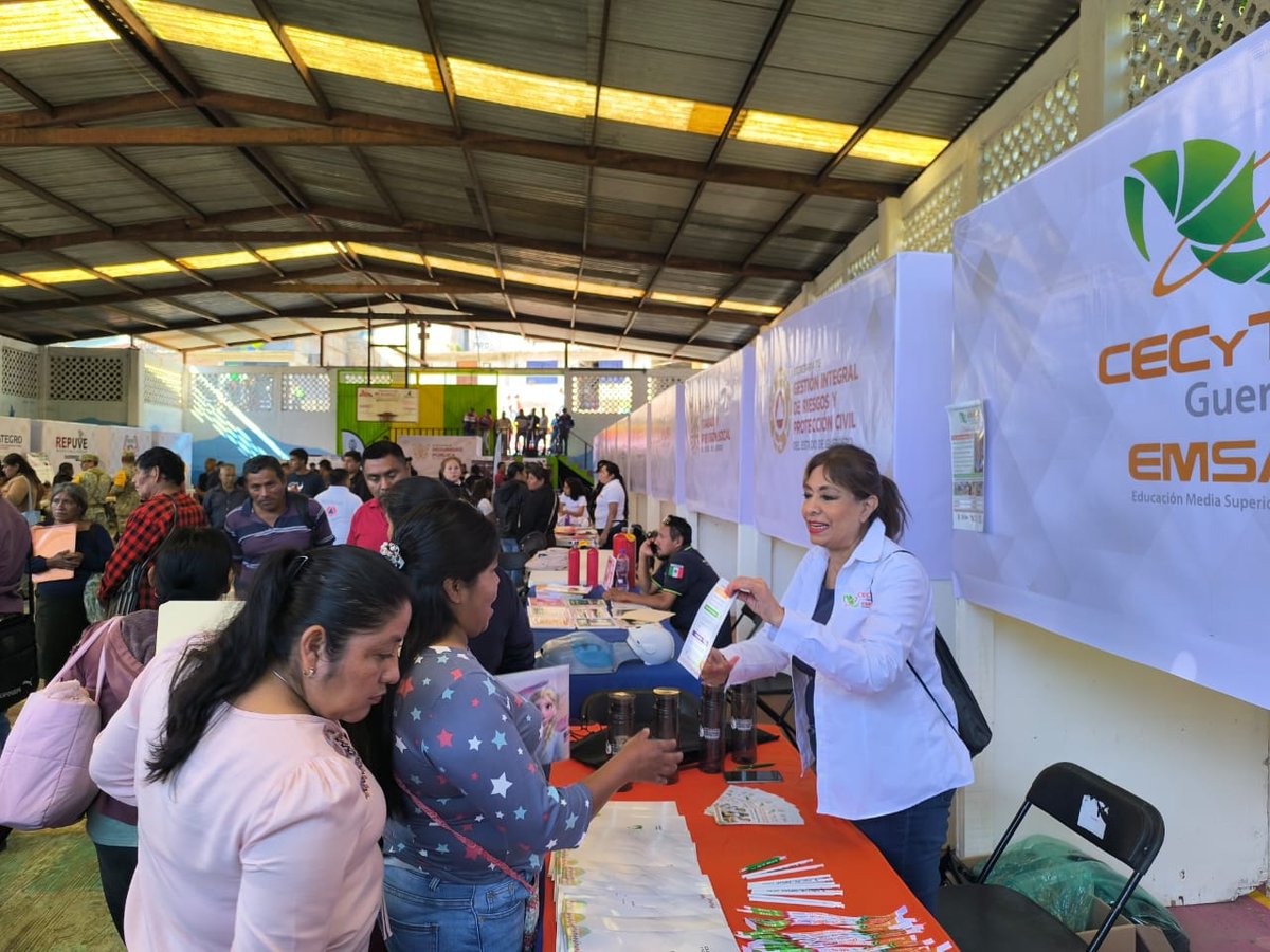 cecytegro's tweet photo. En el segundo día de actividades de las Ferias de Servicios Integrales, hicieron presencia en la Cabecera Municipal de Malinaltepec en la Región Montaña CECyTE-EMSaD Guerrero, sigue impulsado fuertemente la promoción y difusión del Colegio.
#CECYTEGRO
#EMSADGRO https://t.co/R0YkOKfqPq