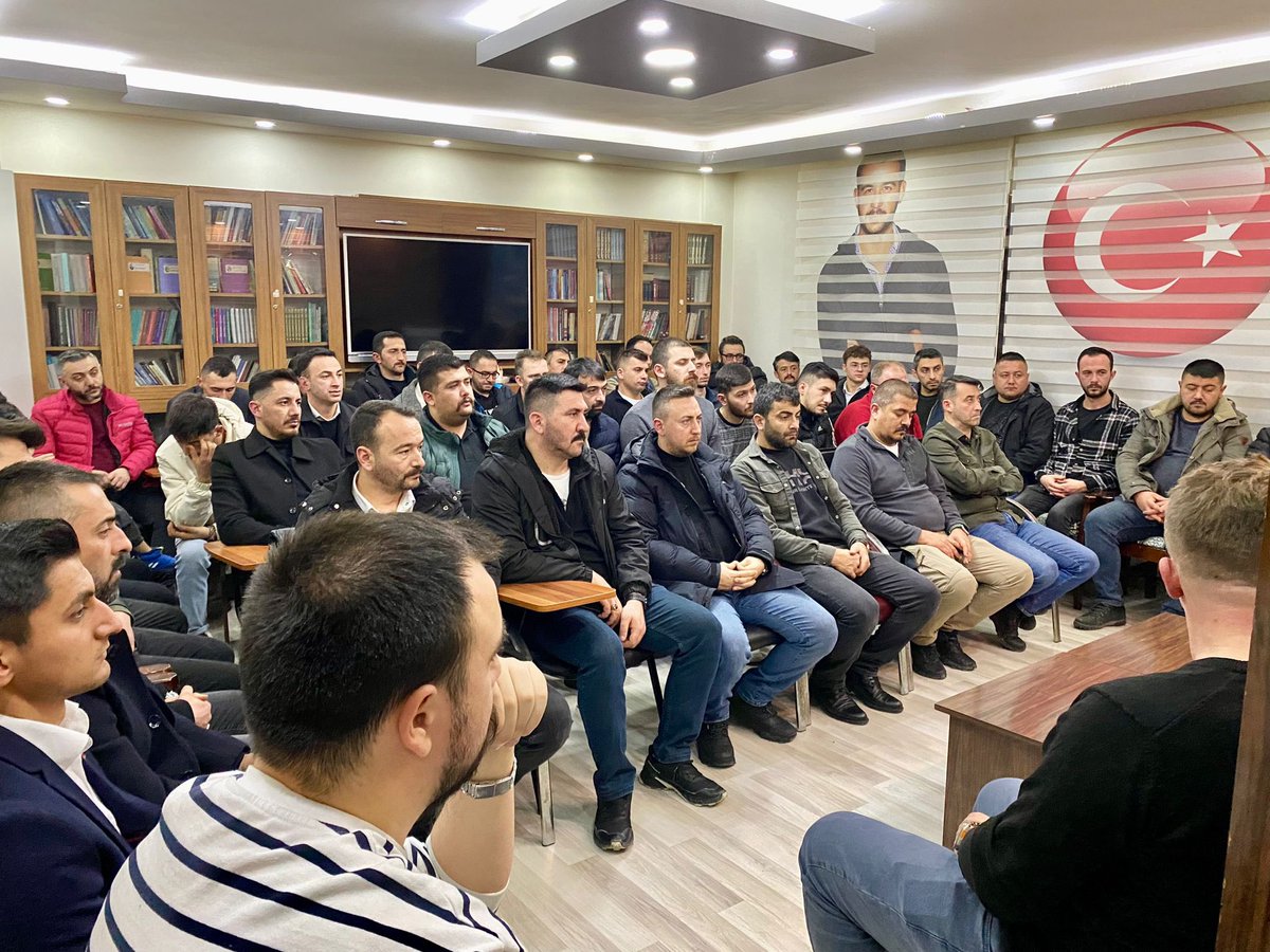 Ülkü Ocakları Genel Sekreterimiz Sn. İlhan Durak beyefendinin katılımları ile Ülkü Ocakları Bolu İl ve İlçe teşkilatı olarak kutlu ocağımızda bir araya geldik. Allah birlik ve beraberliğimizi daim etsin. Varolsun Teşkilat.