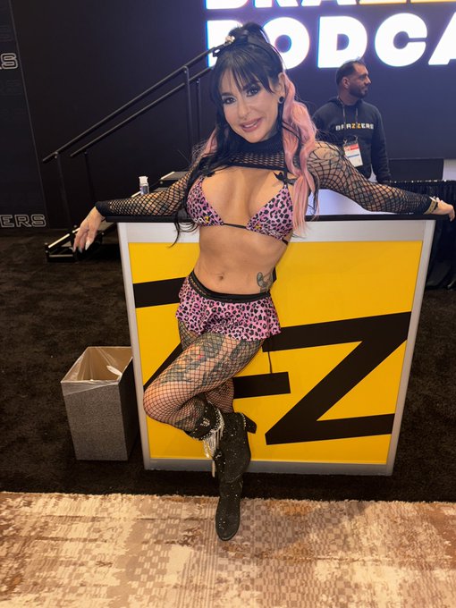 Watch Joanna Angel's leaked NSFW photo on TwXstars