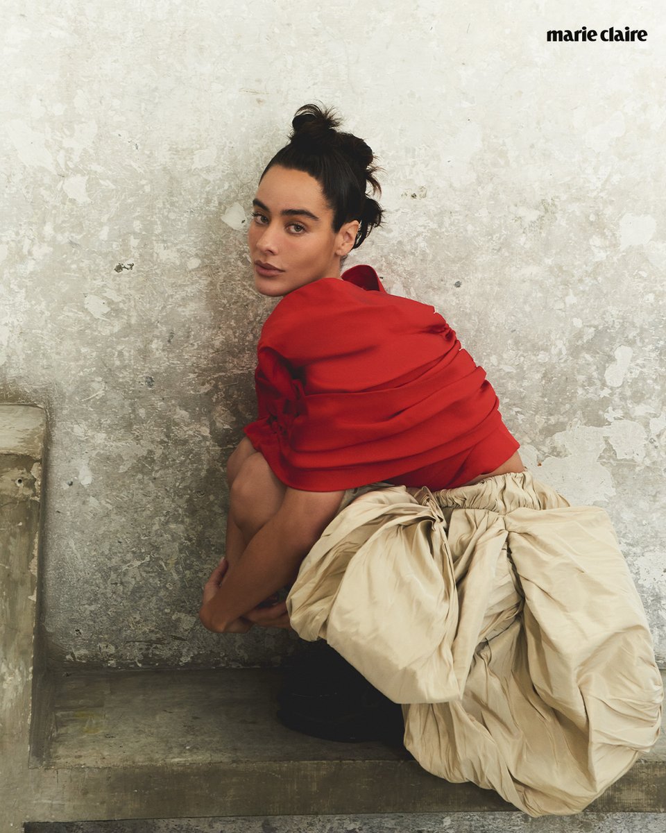 “Decidí abrazar esas partes de mí que me avergonzaban, esas facetas que solía rechazar”, como un gran augurio a este 2025, @esmepimentel posa ante nuestra cámara.

Entrevista: acortar.link/HxxyJi

#EsmeraldaPimentelEsMarieClaire