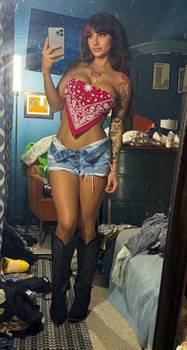 laurthegoblin's tweet photo. Dancing tonight? https://t.co/IEqbFOE53t