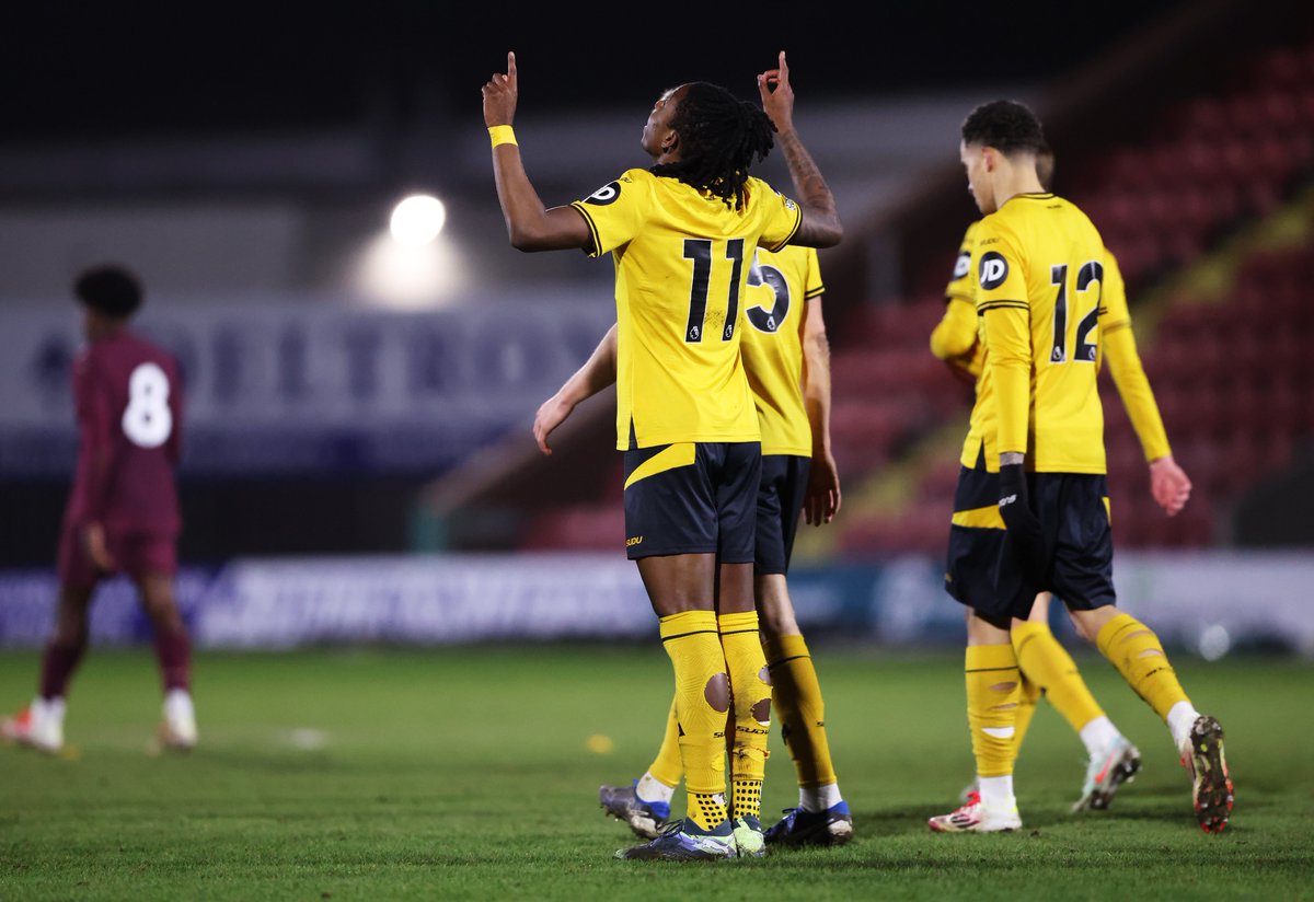 75' | #WOL 2-1 #MAN 

GOAL!

Chirewa is fouled inside the area, he steps up from 12 yards and slots the ball home comfortably to give us the advantage!

#PL2
