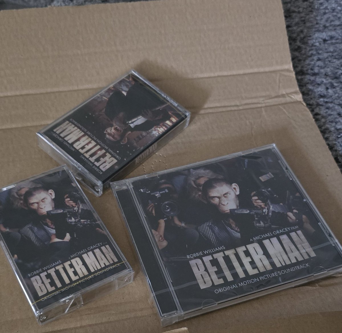 Emma Jane Lewis❤ (@oritsealegend) on Twitter photo Ordered <a href="/robbiewilliams/">Robbie Williams</a> #betterman signed bundle but received it today gutted signed poster was missing. Online says sold out guessing have refund this package Ordered <a href="/robbiewilliams/">Robbie Williams</a> #betterman signed bundle but received it today gutted signed poster was missing. Online says sold out guessing have refund this package