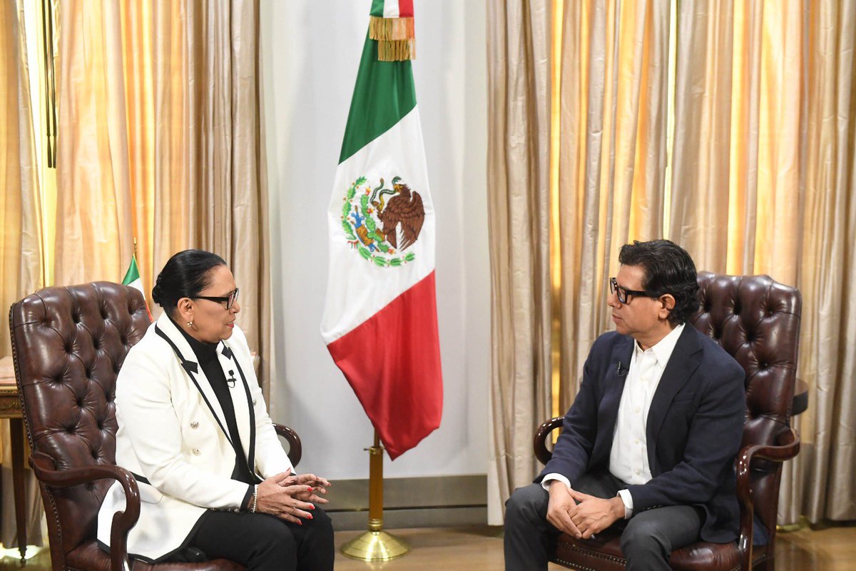 🅗|#RELEVANTE
La secretaria de Gobernación, <a href="/rosaicela_/">Rosa Icela Rodríguez Velázquez</a>, habló con El Heraldo de México sobre el programa "México te abraza", con el que buscan apoyar a los paisanos deportados de #EstadosUnidos… 
🔗: bit.ly/4aDSbsL
