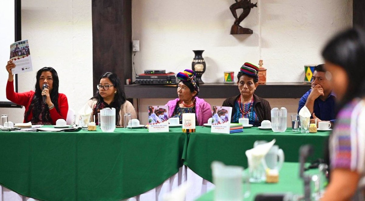 AchiMujeres's tweet photo. En el marco del 3er aniversario de la sentencia condenatoria en el #CasoMujeresAchi contra 5 ex patrulleros de autodefensa civil por violencia sexual, las sobrevivientes anunciaron el inicio de un segundo juicio el 28 de enero, 2025 en el Tribunal de Mayor Riesgo B a las 8:30am. https://t.co/tmTdg2WmBE