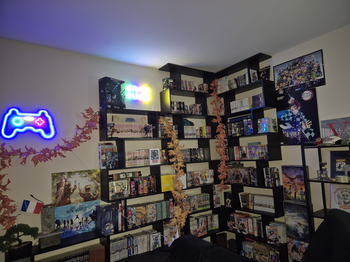 MondeDesMangas's tweet photo. Voici mon tout PREMIER STUDIO !

Je suis trop content ! 🥰

Retrouvez-moi dès Lundi et puis tous les jours en stream sur Twitch : 
 https://t.co/vkyEQZU8xi

De plus dès Lundi, on reprend le rythme au niveau du compte ! https://t.co/OflvzgW63O