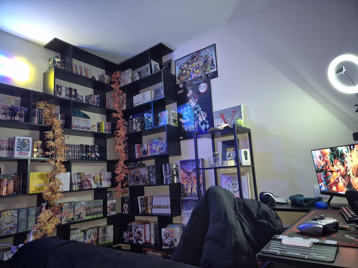 MondeDesMangas's tweet photo. Voici mon tout PREMIER STUDIO !

Je suis trop content ! 🥰

Retrouvez-moi dès Lundi et puis tous les jours en stream sur Twitch : 
 https://t.co/vkyEQZU8xi

De plus dès Lundi, on reprend le rythme au niveau du compte ! https://t.co/OflvzgW63O