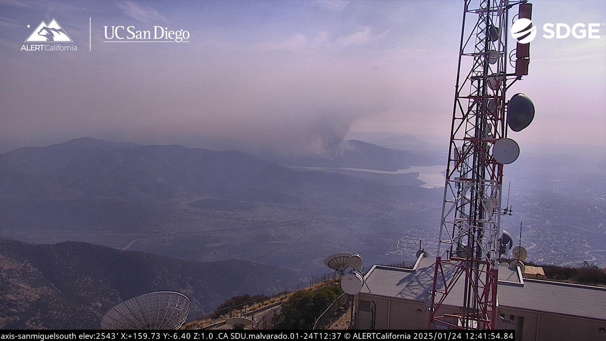 CAWildfiretrack's tweet image. #Border2Fire Update:

The fire was recently mapped at 5389.4 acres by CAL FIRE and is now 10% contained.

Last night, the fire progressed downhill to the north, towards Otay Lakes Rd. So far is appears that road is holding. The fire continues to move on its flanks, east and west.