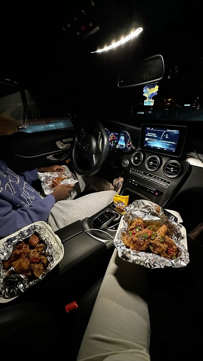 Lets buy food &amp; chill in da car n talk.. type shii 😍