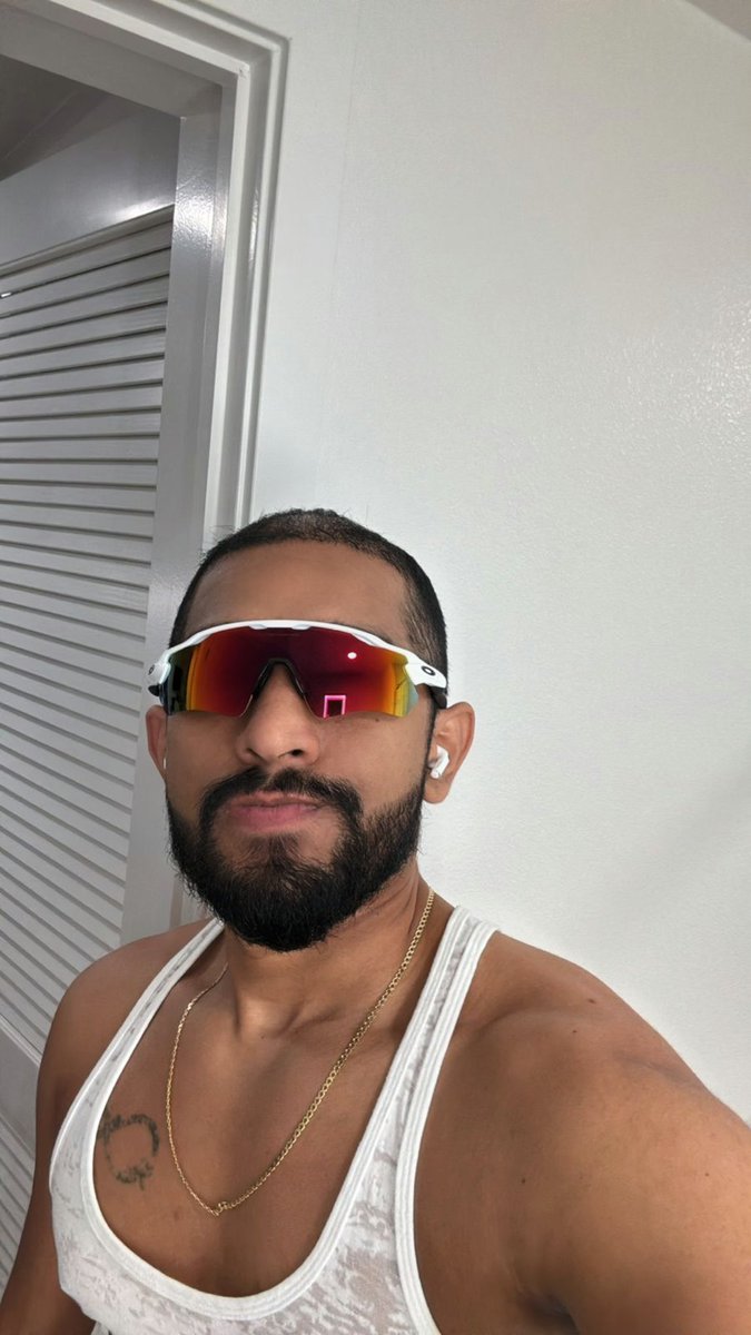 pablojs89's tweet photo. Ey que todo bien ? 

@EventosGayMed https://t.co/CsgblIC0zt