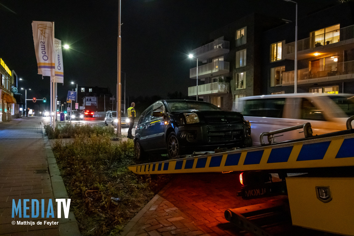 Twee voertuigen botsen op Kanaalweg in Capelle aan den IJssel