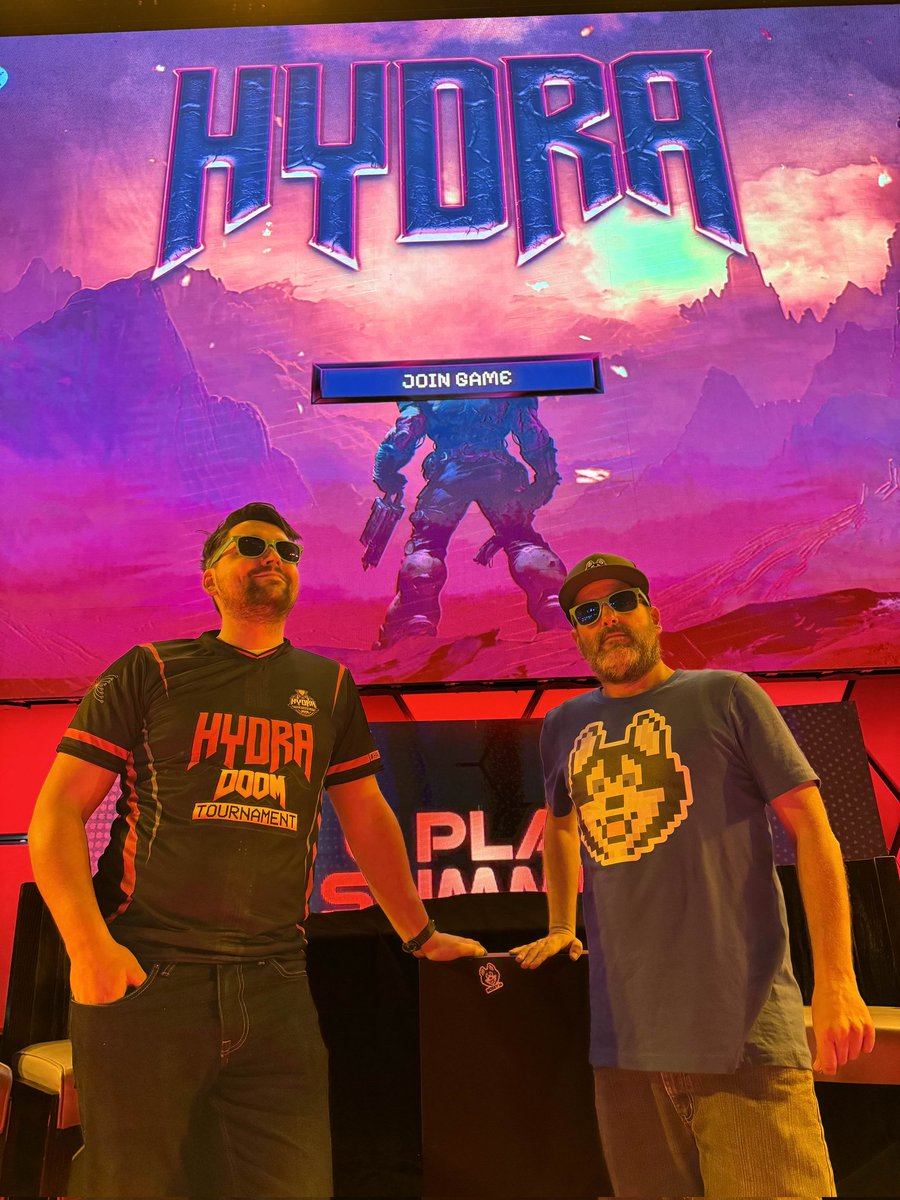 A couple of Hosky idjiots hanging out at the Hyper X Arena in Las Vegas for the Hydra Doom championship! 
<a href="/TrymBruset/">Trym 🎾</a>