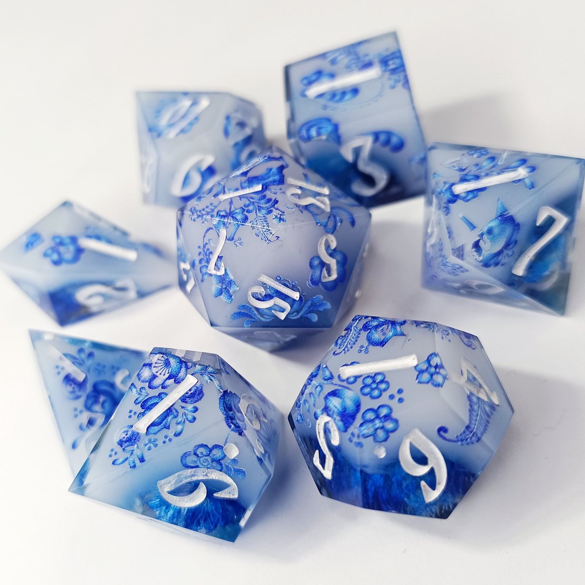 пушистая леди tweet media