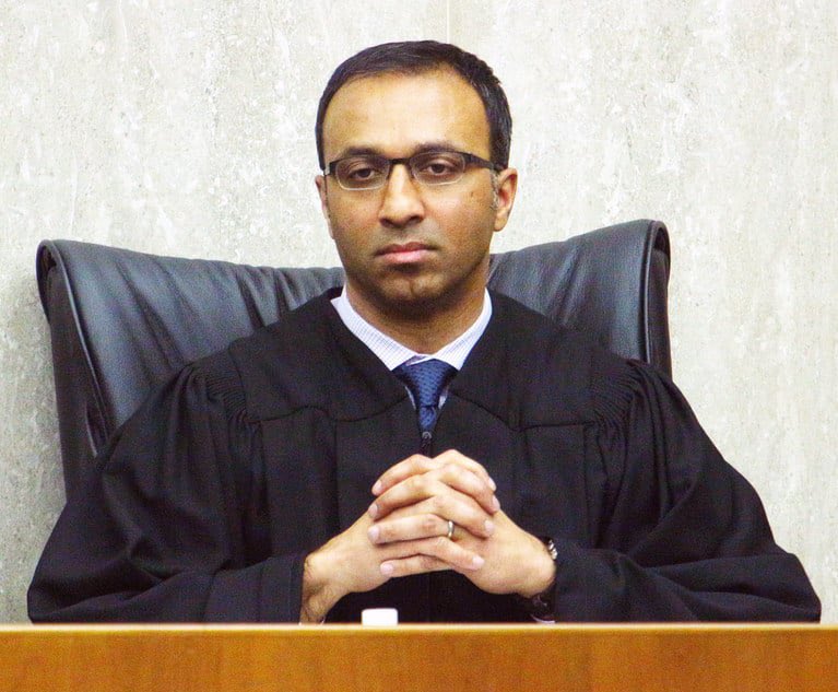 🚨NEW: Federal Judge Amit Mehta has barred Stewart Rhodes and all Oath Keepers whose sentences were commuted from going to Washington DC or the U.S. Capitol without permission from a judge. 

RETWEET to thank Judge Mehta for standing up for our democracy!