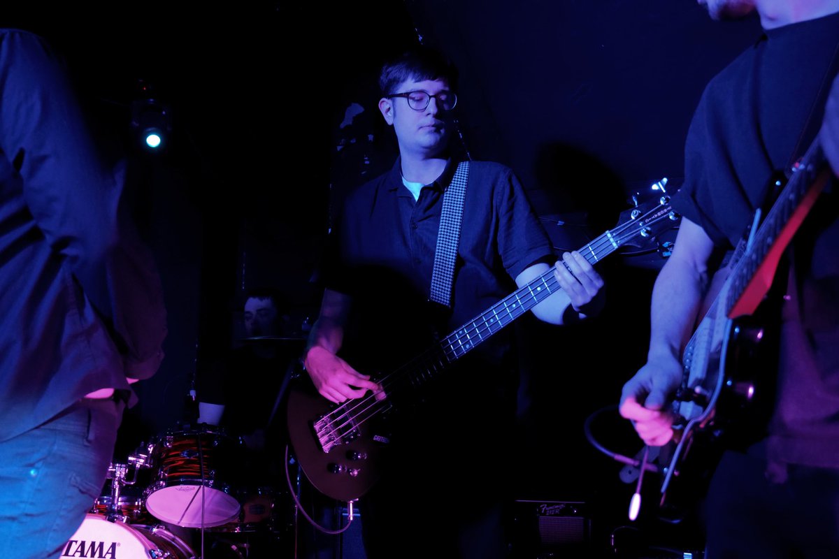 CLOAKSBAND's tweet photo. A couple of shots from last week at the Hug &amp; Pint 📸‼️

Thank you to everyone who came down, we really appreciate it. We hope you enjoyed it as much as we did!

Simple Times OUT NOW. Keep on showing it some love, your support never goes unnoticed! 🙏

https://t.co/YjR5IYJ3q1 https://t.co/Od38j2Vd3a