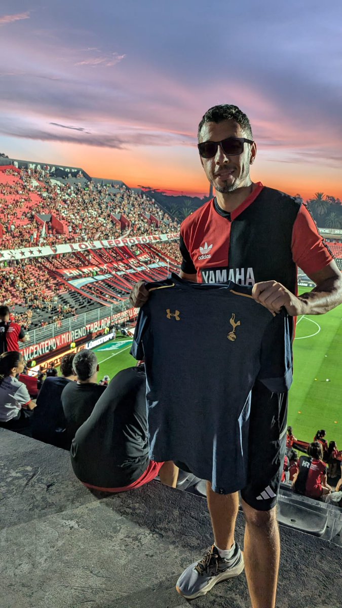 Newell's Old Boys - English News (@newells_en) on Twitter photo So great to have Matt & <a href="/leylakazim/">Leyla Kazim</a> from London with us at the Estadio Marcelo Bielsa last night.
Fans of Pochettino and Spurs, and now 'Lepers' for life ♥️🖤 So great to have Matt & <a href="/leylakazim/">Leyla Kazim</a> from London with us at the Estadio Marcelo Bielsa last night.
Fans of Pochettino and Spurs, and now 'Lepers' for life ♥️🖤