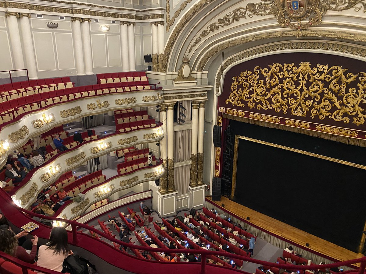 AlexCostasVila's tweet photo. #Vigo | O Teatro García Barbón, ou antigo Teatro Rosalía de Castro, é unha obra de arte en si mesmo. Impresionante! https://t.co/oBLlxT0qtv