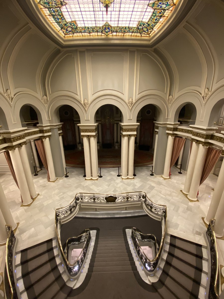 AlexCostasVila's tweet photo. #Vigo | O Teatro García Barbón, ou antigo Teatro Rosalía de Castro, é unha obra de arte en si mesmo. Impresionante! https://t.co/oBLlxT0qtv
