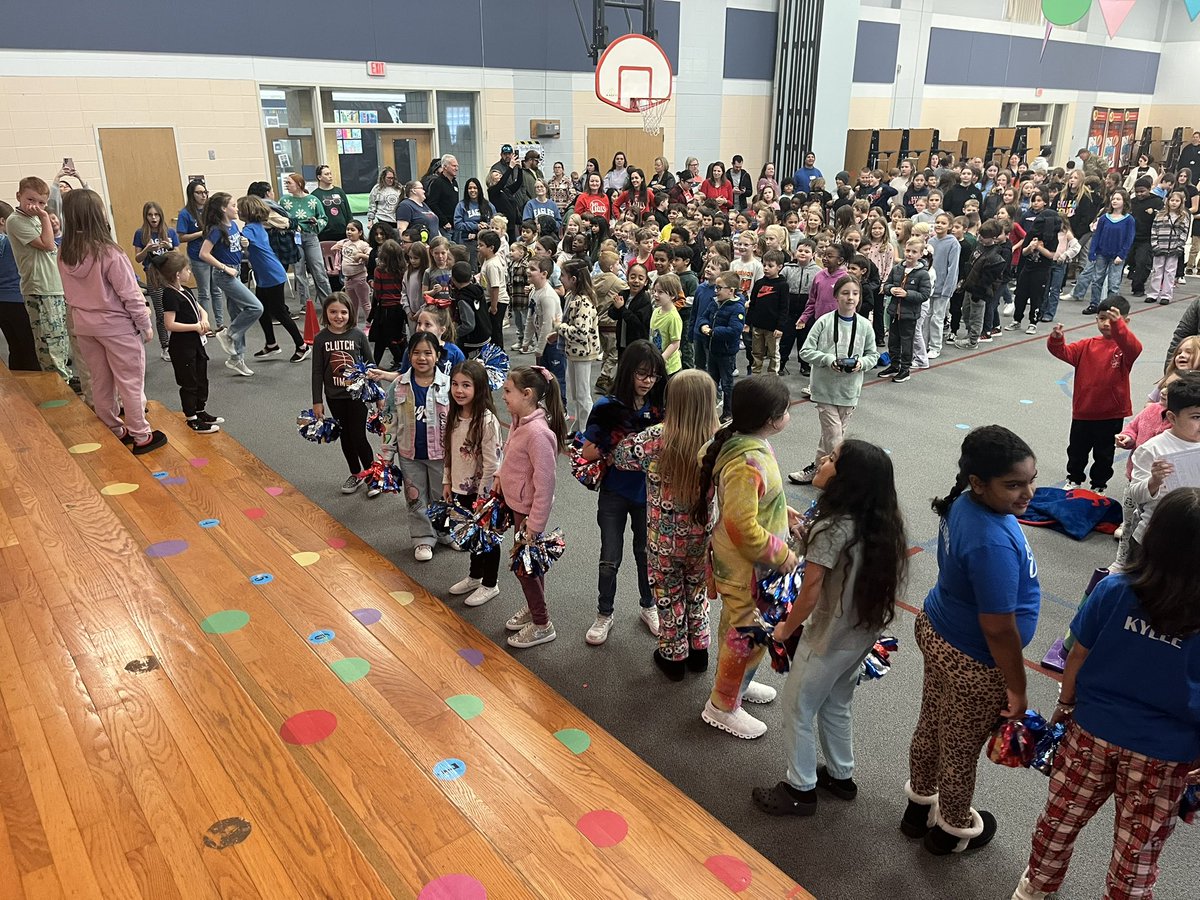 BayEaglesSoar's tweet photo. What an amazing Leadership Rally today! Thank you Lighthouse Team and Mrs. Linares! We are so proud of all of our Eagles! https://t.co/GrLOkXL9KP