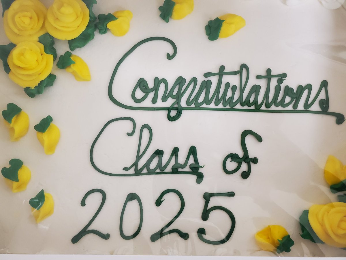 KnollsFencing's tweet photo. It's Senior Night! Congratulations Class of 2025! 🤺🦅 https://t.co/DQtmbilrkF