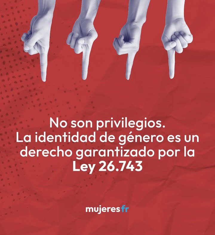 LarcherVeronica's tweet photo. A nosotras también nos vas a amenazar con buscarnos hasta en el último rincón de la tierra en nombre de la libertad?
Vamos a estar donde siempre estamos: en las calles, juntas y resistiendo.
No tenemos miedo ni tampoco privilegios. https://t.co/SNQXvBKghY