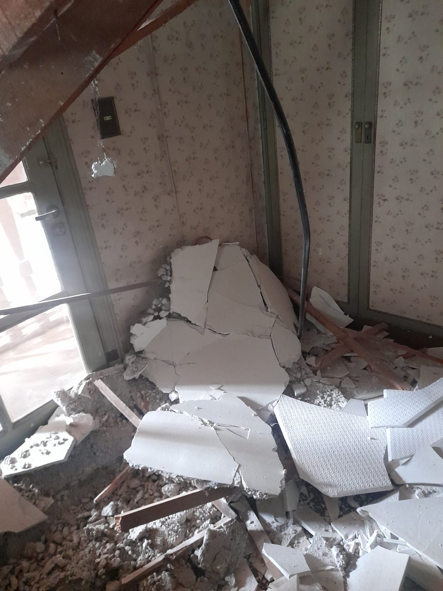 LucianaBertoia's tweet photo. SITIOS DE MEMORIA

Otro juez le pide explicaciones al secretario de DDHH Alberto Baños.

Fue Julián Ercolini, que quiere saber si hizo algo para reparar el techo que se cayó en Automotores Orletti. La mampostería quedó colgando de un cable y hay riesgo de incendio. https://t.co/qyA9wtuFdH