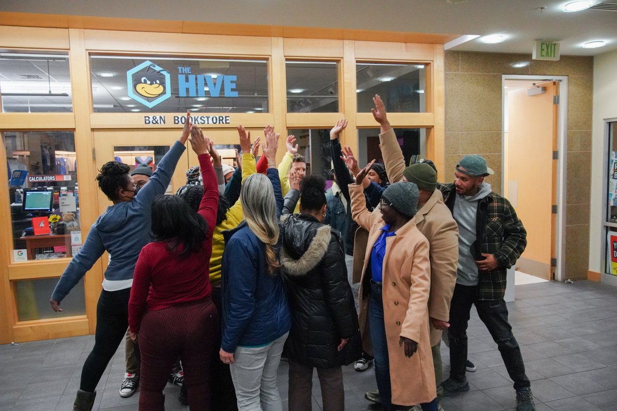 ThreadBaltimore's tweet photo. Hey @ubaltmain students, did you know there is officially a Thread Club on campus? Connect with your fellow students and Thread volunteers in an intentional space to network, tackle barriers, and create a better, more connected community. #UBalt https://t.co/fLyoyEHYVP