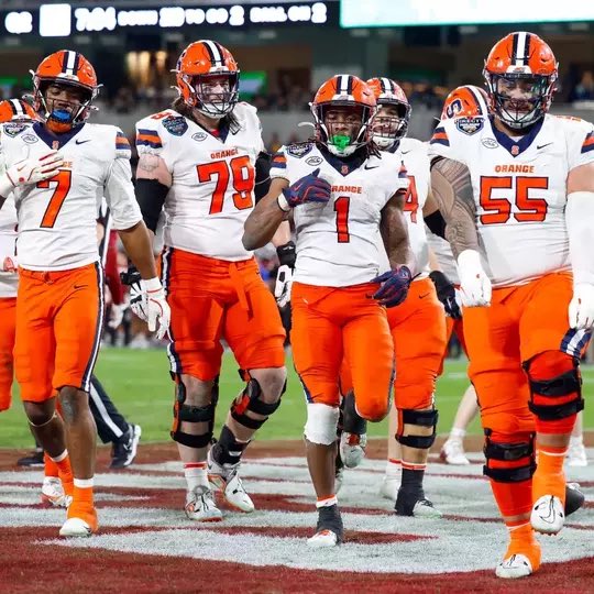 Ashton8Chiles's tweet image. Extremely Blessed to recieve my 2nd D1 offer from Syracuse University🍊🍊🍊#cuse 
@gcfootball @GCFalconsAD @EdOBrienCFB @CoachNickWill @AlexKellyCuse @RivalsFriedman @BrianDohn247 @CraigHaubert @ChadSimmons_