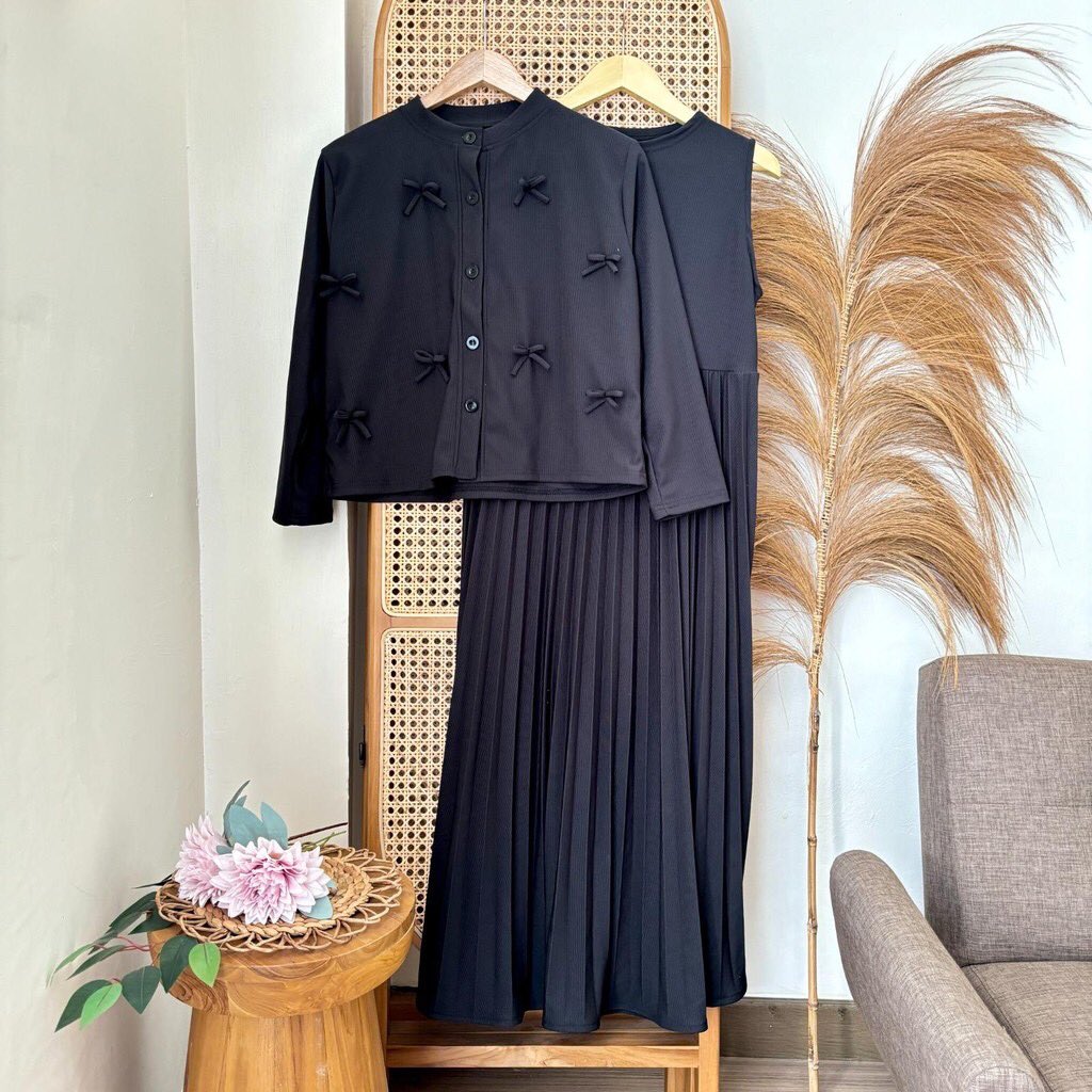 Diankp22's tweet photo. Cardigan &amp; dress plisket dengan bahan lembut,adem,nyaman dipake 🥰

Review real klik disini 👇🏻

📎 https://t.co/UZFwA66Iuy

#fypfoto #dresscantik #dress #ootdhijab #ootdstyle #fypreel #hijabfashion https://t.co/bDJXZAtHU5